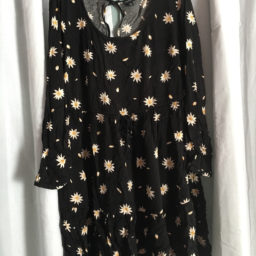Black Daisy Long Sleeve Dress